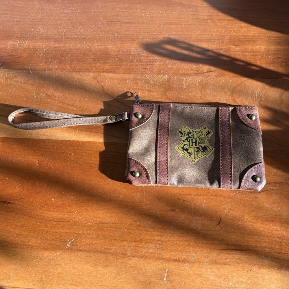 Harry Potter Hogwarts Crest Trunk Style Wristlet Pouch Brown Faux Leather Bag
